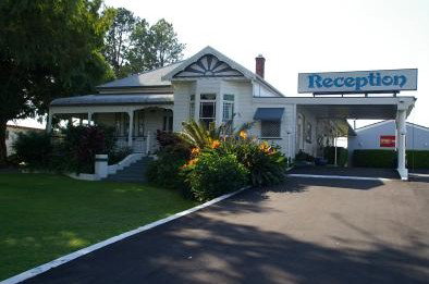 Colonial Court Motor Inn - Great Ocean Road Tourism 0