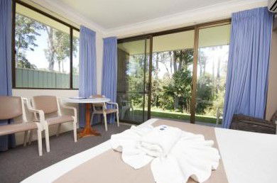 Island Palms Motor Inn - Great Ocean Road Tourism 1