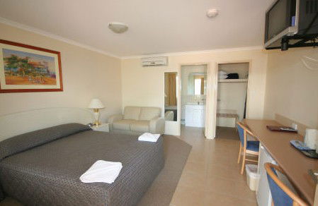 Chinchilla Palms Motor Inn - Great Ocean Road Tourism 1