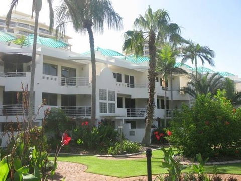 Camargue Beachfront Apartments - Great Ocean Road Tourism 0