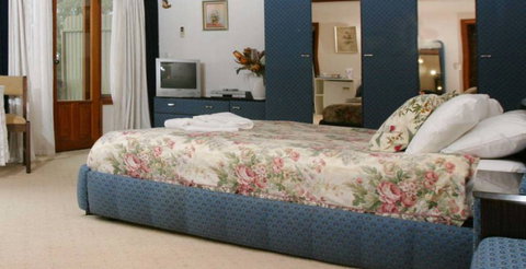 Chalet Swisse Spa Retreat - Great Ocean Road Tourism 1