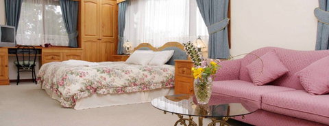 Chalet Swisse Spa Retreat - Great Ocean Road Tourism 5