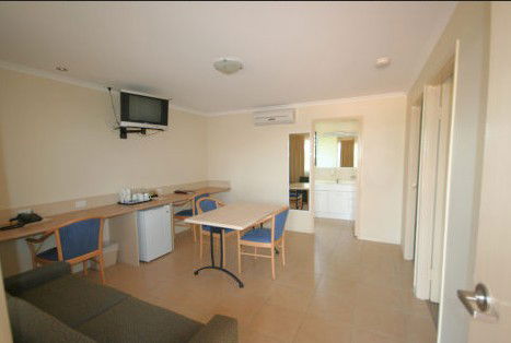 Chinchilla Palms Motor Inn - Great Ocean Road Tourism 3