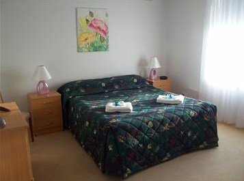 AA Madalena Court Holiday Apartments - Great Ocean Road Tourism 3