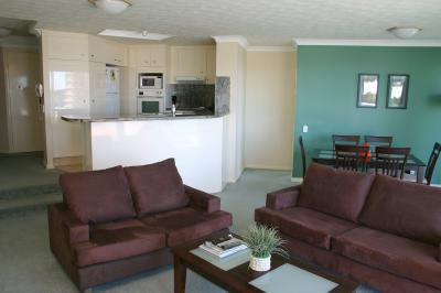 Surfers Mayfair - Great Ocean Road Tourism 6