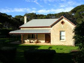 Dudley Villa - Great Ocean Road Tourism 0