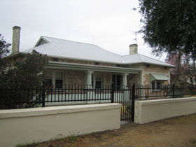 Naracoorte Cottages - MacDonnell House - Great Ocean Road Tourism 0
