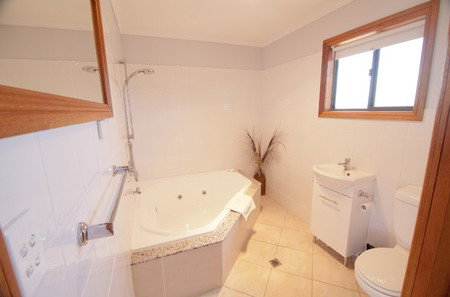 Lyrabendi Farmstay - Great Ocean Road Tourism 3