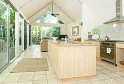 Absolute Beachfront Belongil Summerhouse - Great Ocean Road Tourism 2