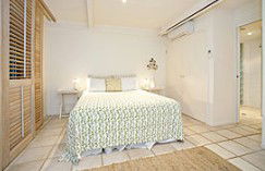 Absolute Beachfront Belongil Summerhouse - Great Ocean Road Tourism 5