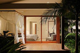 Barefoot At Broken Head - Great Ocean Road Tourism 2