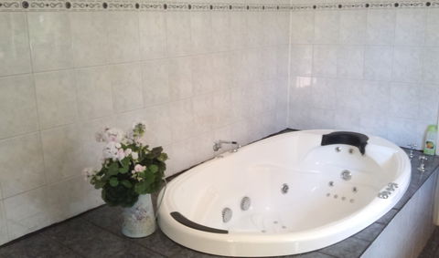 Angaston Rose B&B - Great Ocean Road Tourism 4