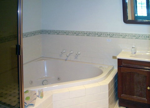 McLaren Ridge 1 - McLaren Ridge Log Cabins - Great Ocean Road Tourism 0