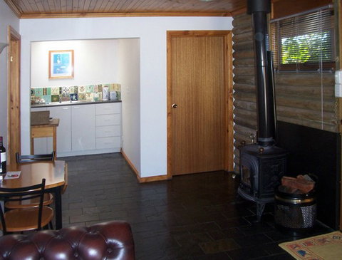 McLaren Ridge 1 - McLaren Ridge Log Cabins - Great Ocean Road Tourism 2