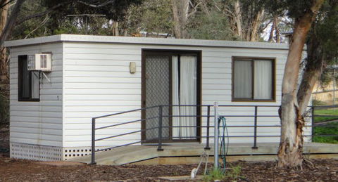 Long Island Caravan Park Cabins - Great Ocean Road Tourism 1