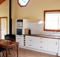The Old Oak Bed and Breakfast - The Shearing Quarters - Great Ocean Road Tourism