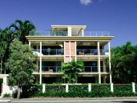 Cairns Beachfront Apartment - Great Ocean Road Tourism 0
