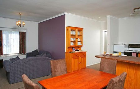 Fox And Hounds Inn - Great Ocean Road Tourism 1