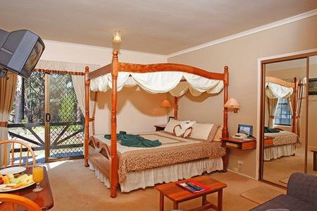 Fox And Hounds Inn - Great Ocean Road Tourism 3