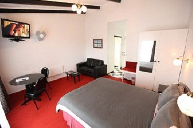 Fox And Hounds Inn - Great Ocean Road Tourism 4