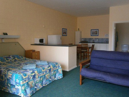Penguin Holiday Apartments - Great Ocean Road Tourism 0