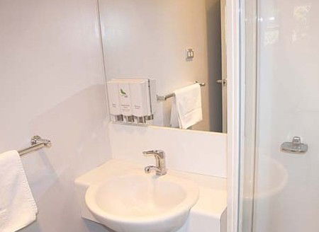 Leisure Inn Waterfront Lodge - Great Ocean Road Tourism 1