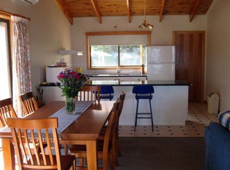 Daniel's Bay Retreat - Great Ocean Road Tourism 3