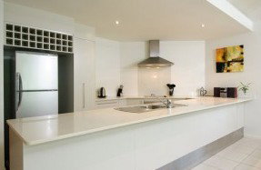 Cairns Beachfront Apartment - Great Ocean Road Tourism 1