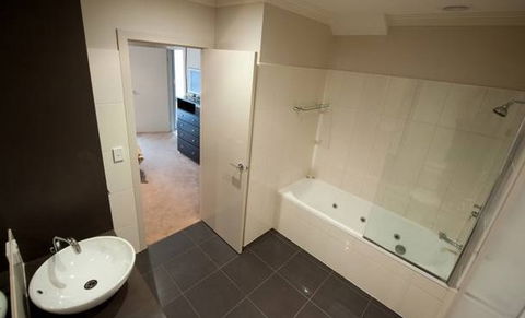 Executive Townhouse, Ballarat - Great Ocean Road Tourism 1