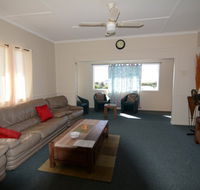 AMELIA STREET GLADSTONE 5 BEDROOMS - Great Ocean Road Tourism