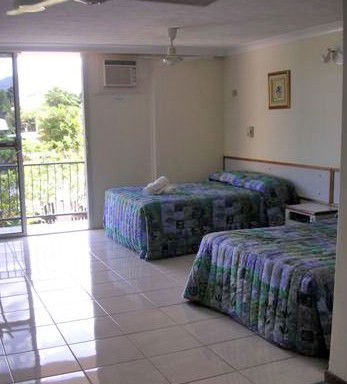 Cairns Holiday Lodge - Great Ocean Road Tourism 2