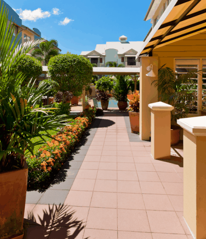 Cairns Queens Court - Great Ocean Road Tourism 5