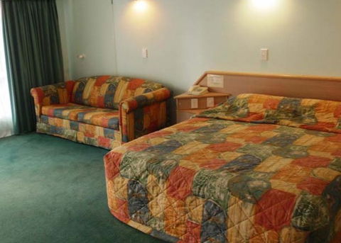 Runaway Bay Motor Inn - Great Ocean Road Tourism 0
