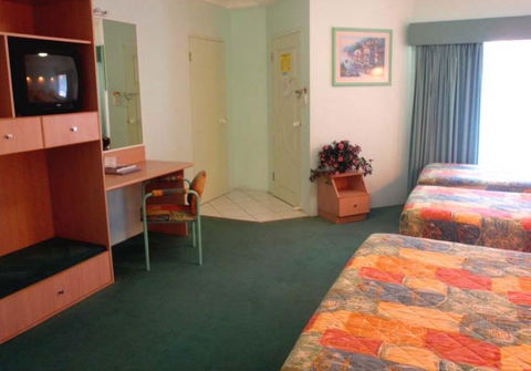 Runaway Bay Motor Inn - Great Ocean Road Tourism 1