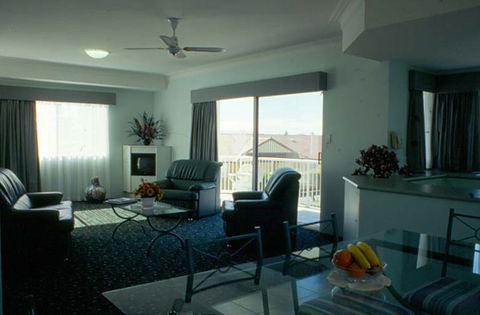 Runaway Bay Motor Inn - Great Ocean Road Tourism 4