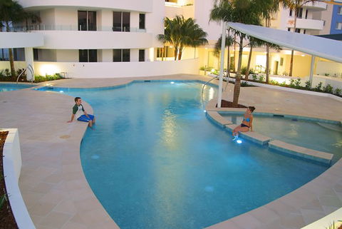 Waves Maroochy River - Great Ocean Road Tourism 1