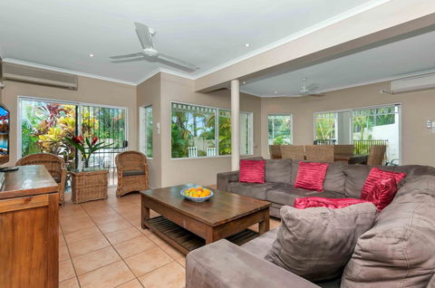 The Villas Palm Cove - Great Ocean Road Tourism 0