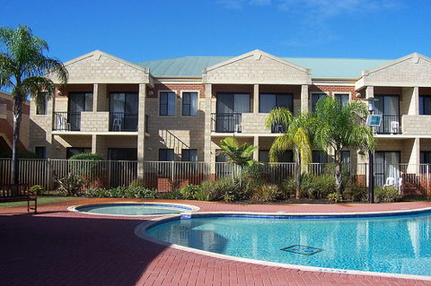 Country Comfort Inter City Perth Hotel & Apartments - Great Ocean Road Tourism 0