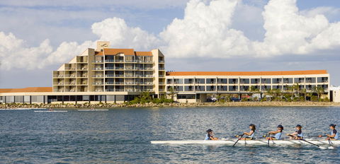 Lakes Resort Hotel - Great Ocean Road Tourism 1