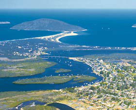 Golden Chain Tea Gardens Club Inn Motel - Great Ocean Road Tourism 0
