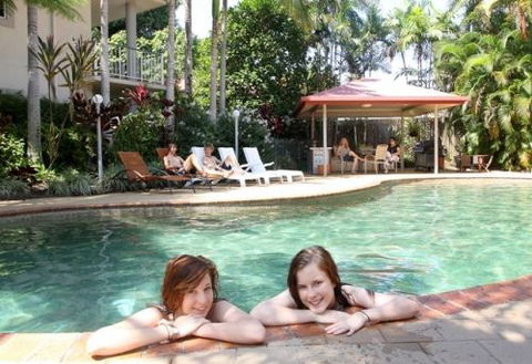 Cairns Reef Apartments And Motels - Great Ocean Road Tourism 0