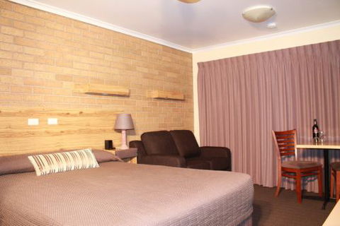 AAt 28 GOLDSMITH(Golden Chain Motel) - Great Ocean Road Tourism 1