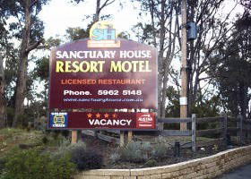 Sanctuary House Resort Motel - Healesville - Great Ocean Road Tourism 1