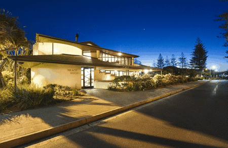 Beach Hotel Resort - Great Ocean Road Tourism 1