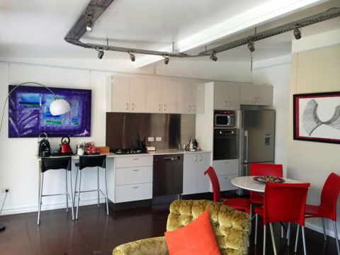 ArtHOUSE Beachfront Accommodation - Great Ocean Road Tourism 1