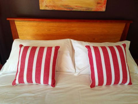 ArtHOUSE Beachfront Accommodation - Great Ocean Road Tourism 4