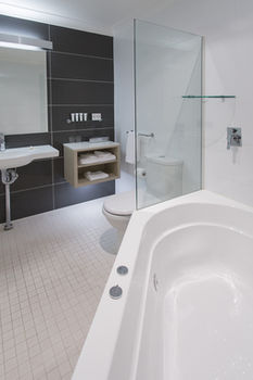 Best Western Plus Apollo International Hotel - Great Ocean Road Tourism 1