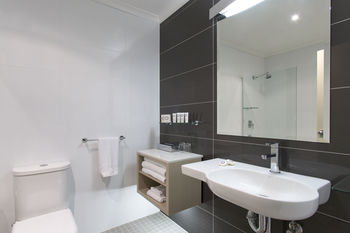 Best Western Plus Apollo International Hotel - Great Ocean Road Tourism 7