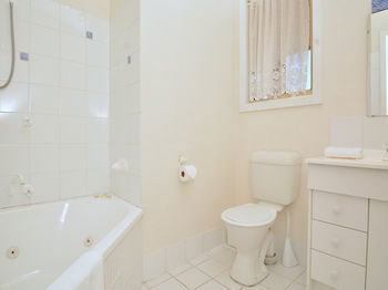 Madigan Wine Country Cottages - Great Ocean Road Tourism 23