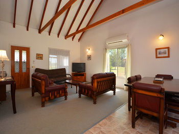Madigan Wine Country Cottages - Great Ocean Road Tourism 44